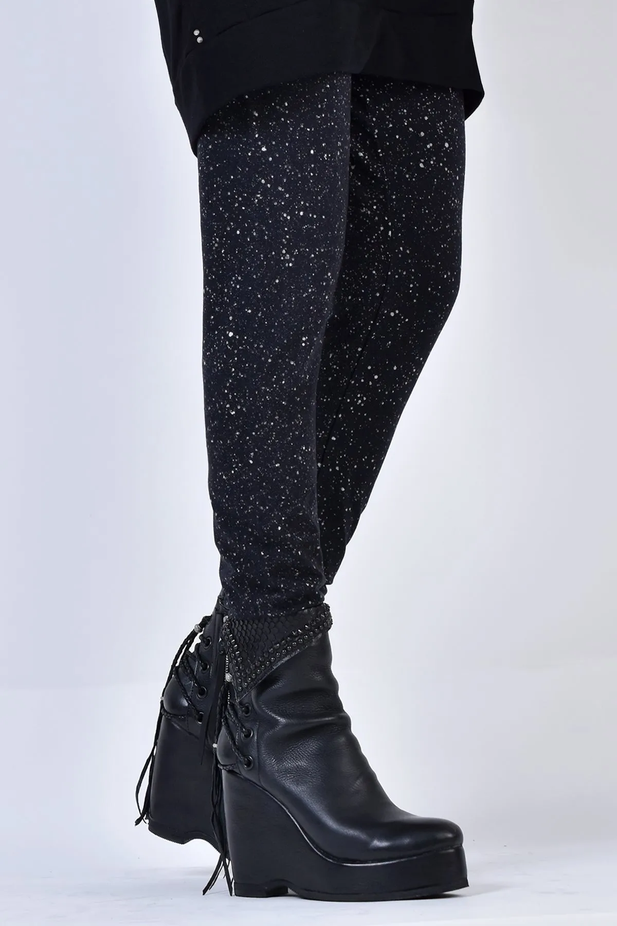 2002-PT09A Discharged Leggings Black