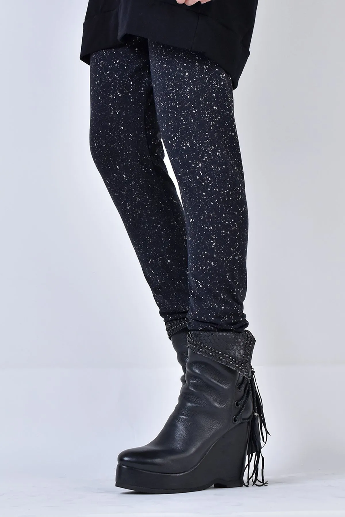 2002-PT09A Discharged Leggings Black