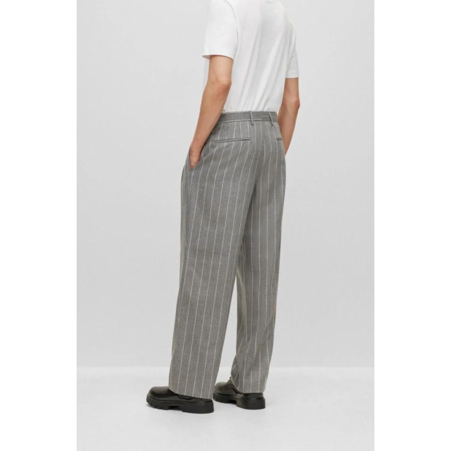 All-gender relaxed-fit pants in virgin wool and cashmere