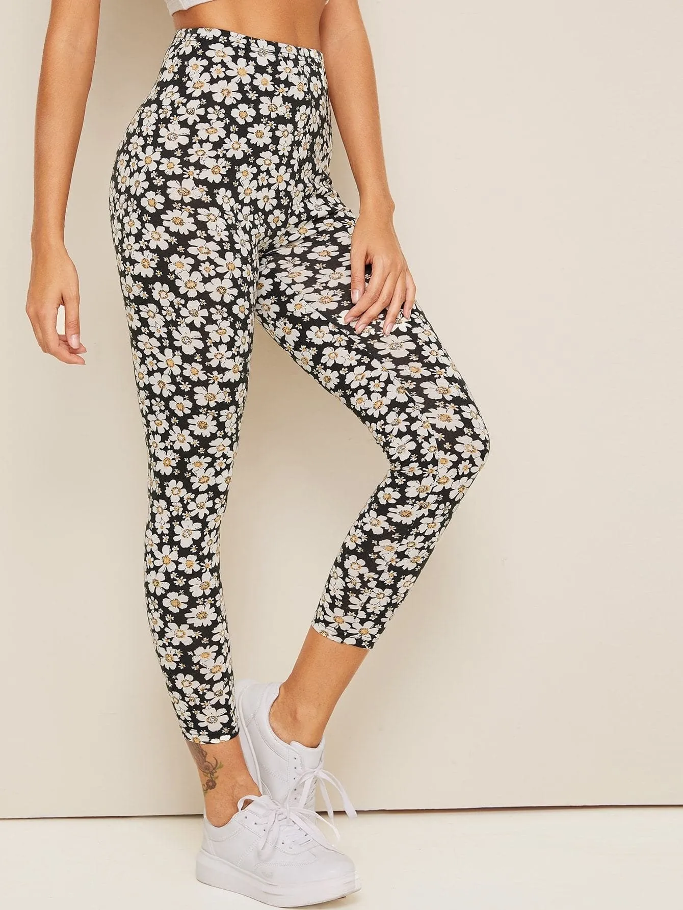 Allover Daisy Print Crop Leggings