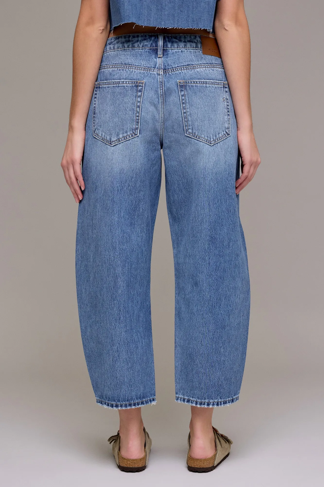 [Sammie] High-rise Barrel Medium Wash Jean