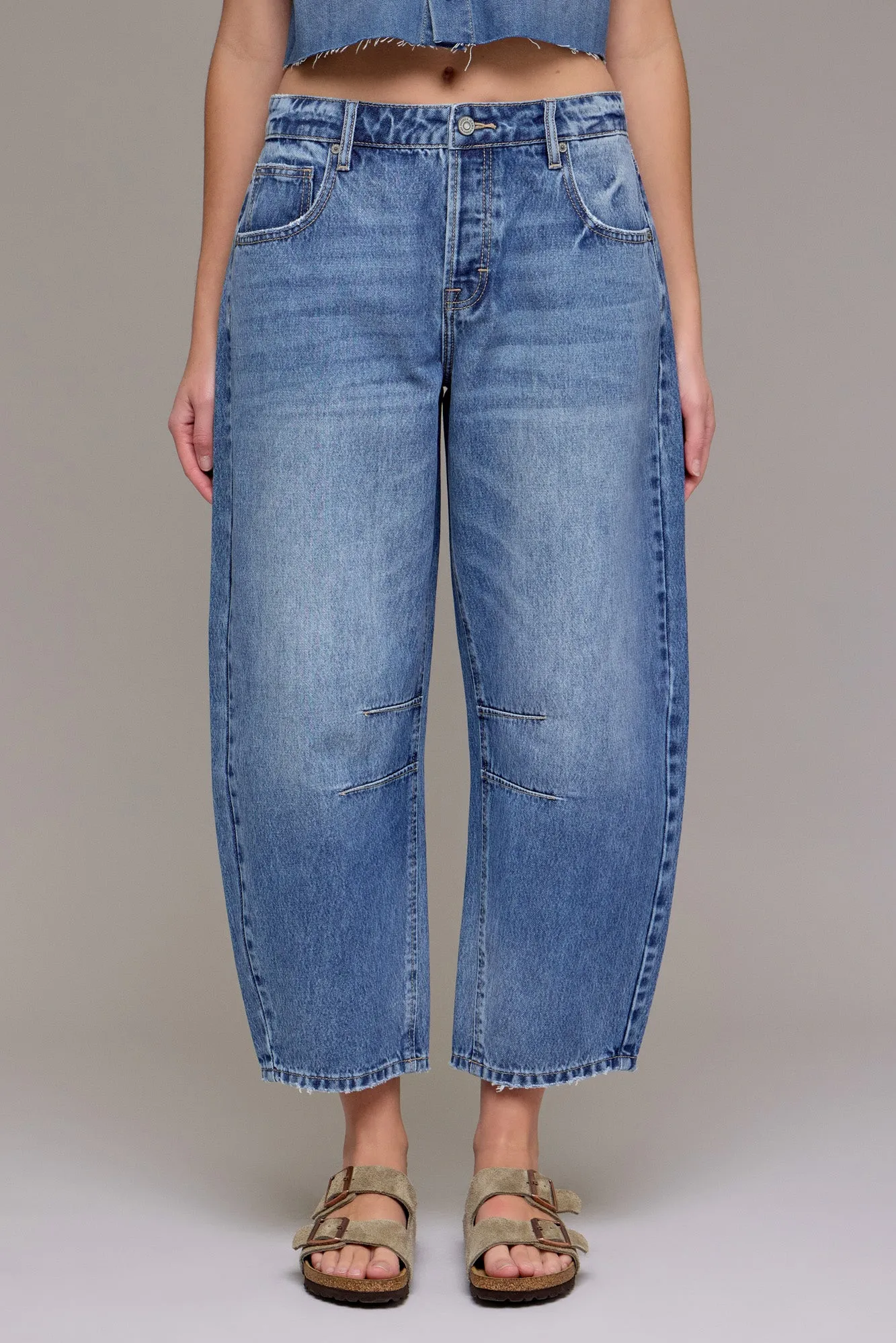 [Sammie] High-rise Barrel Medium Wash Jean