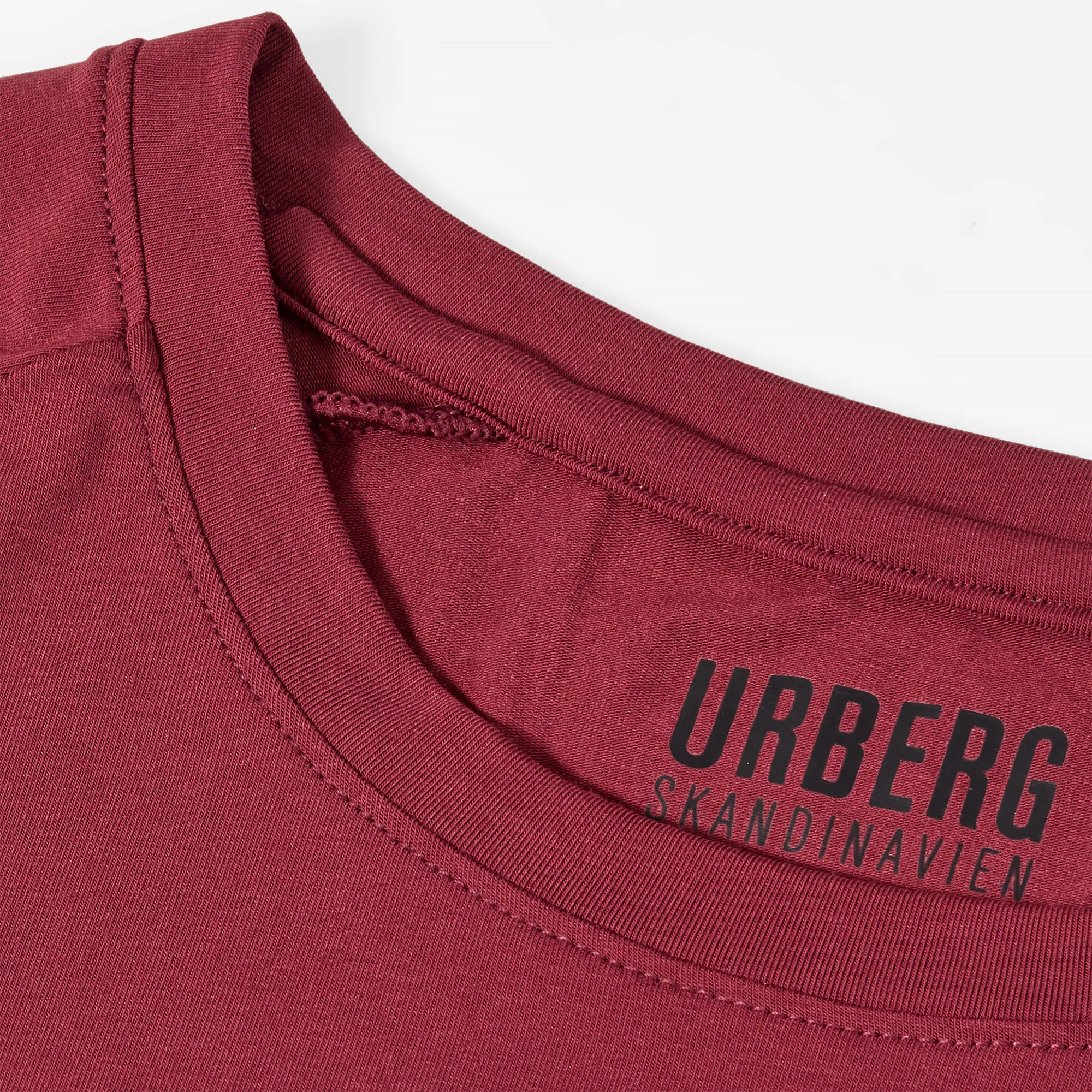 Urberg Vidsel Bamboo T-shirt Women&#x27;s (spring 2022) Cabernet | Buy Urberg Vidsel Bamboo T-shirt Women&#x27;s (spring 2022) Cabernet here | Outnorth